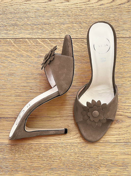 VERY TAUPE SUEDE