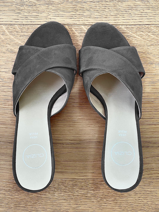 GRAY SUEDE ZURI