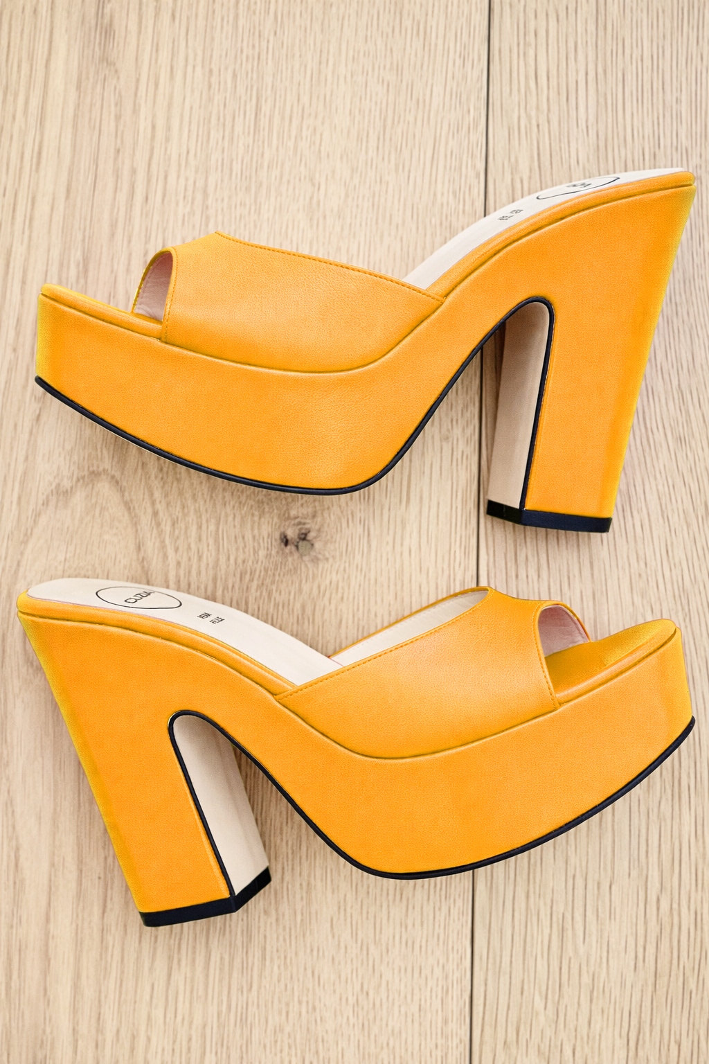 LIPSEY OCHRE LEATHER