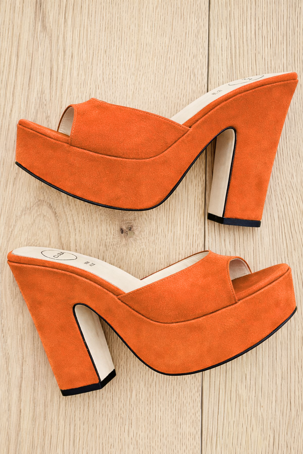 LIPSEY ORANGE SUEDE