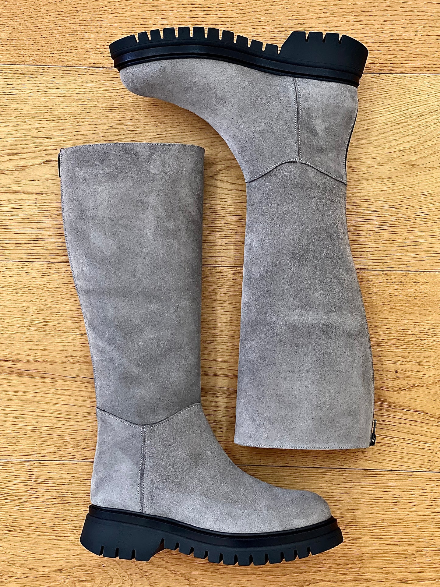 GRAY SUEDE SELVA