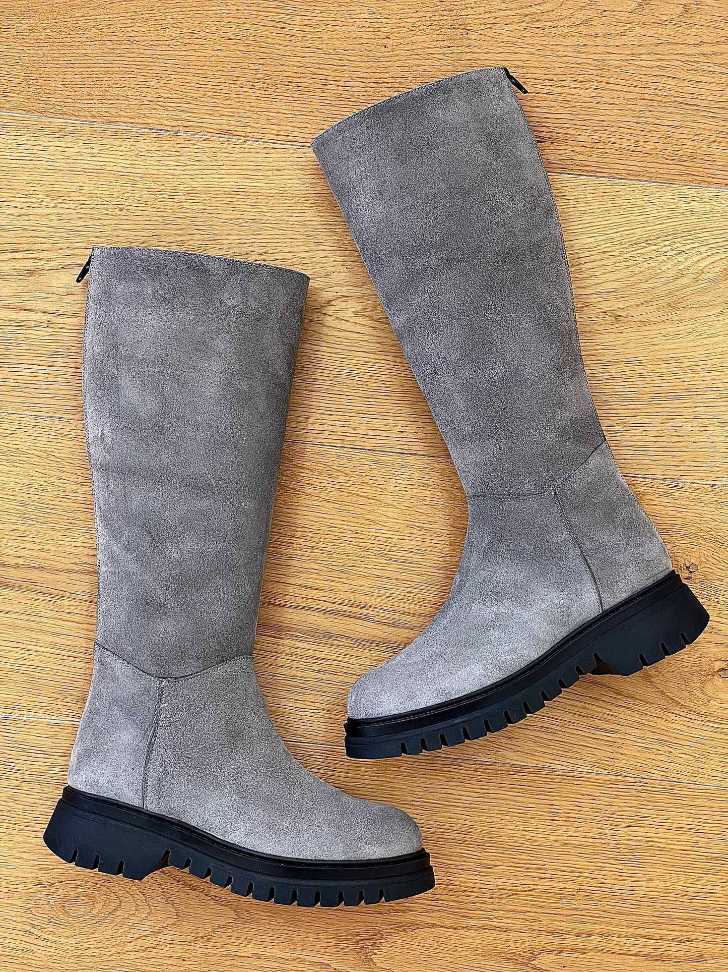 GRAY SUEDE SELVA