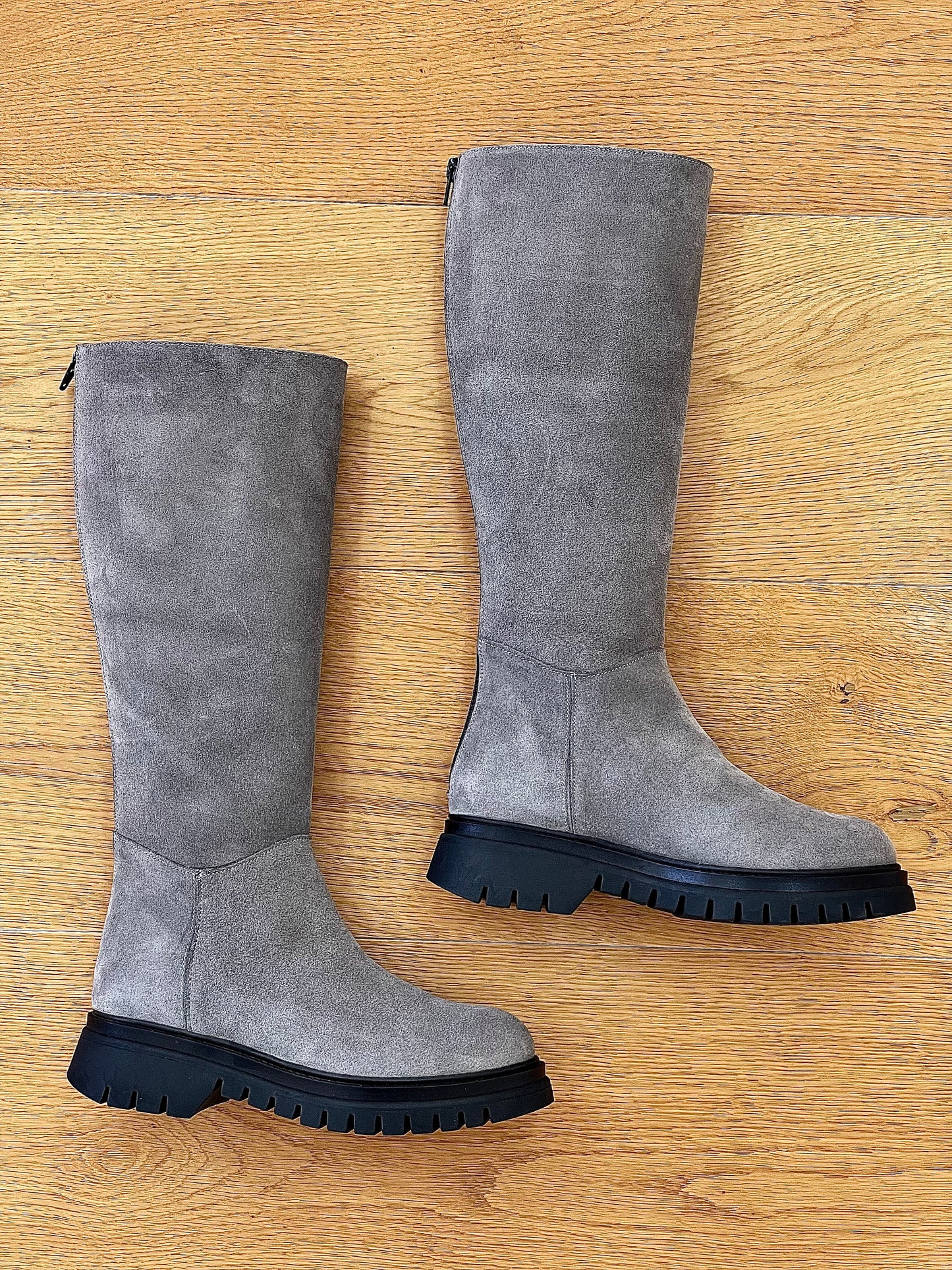 GRAY SUEDE SELVA