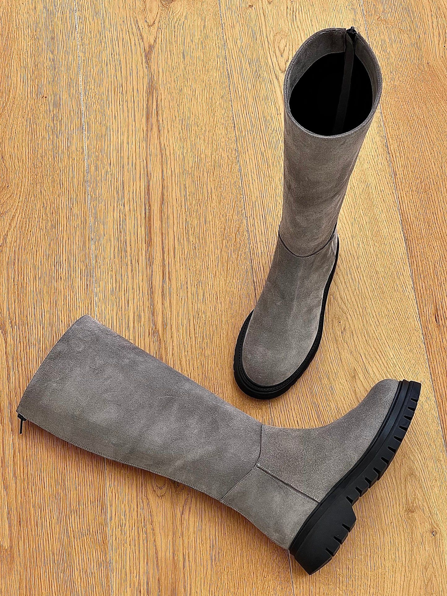 GRAY SUEDE SELVA