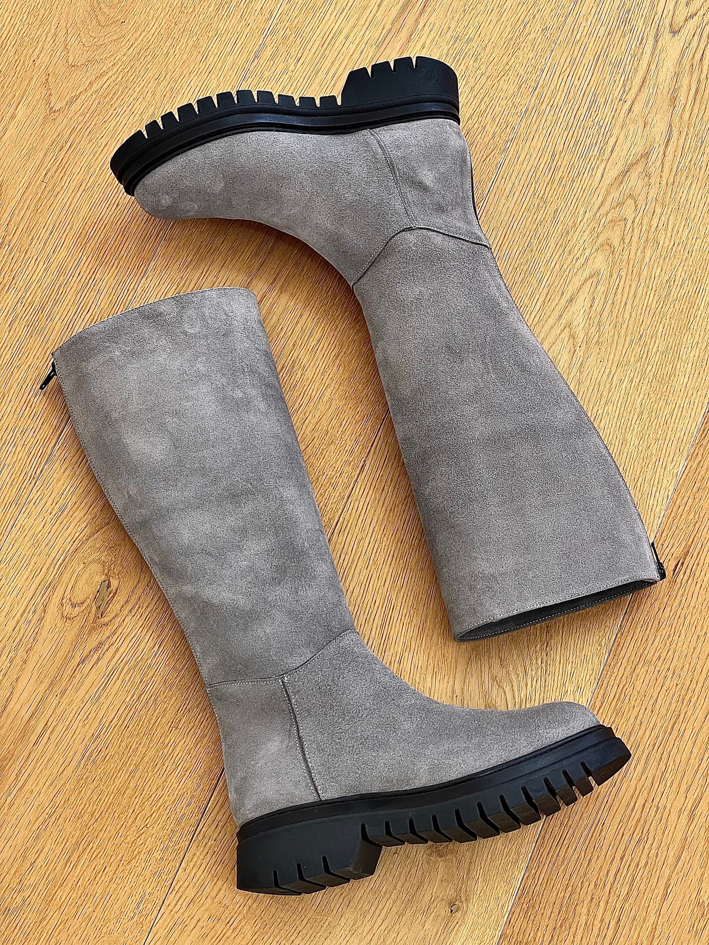 GRAY SUEDE SELVA