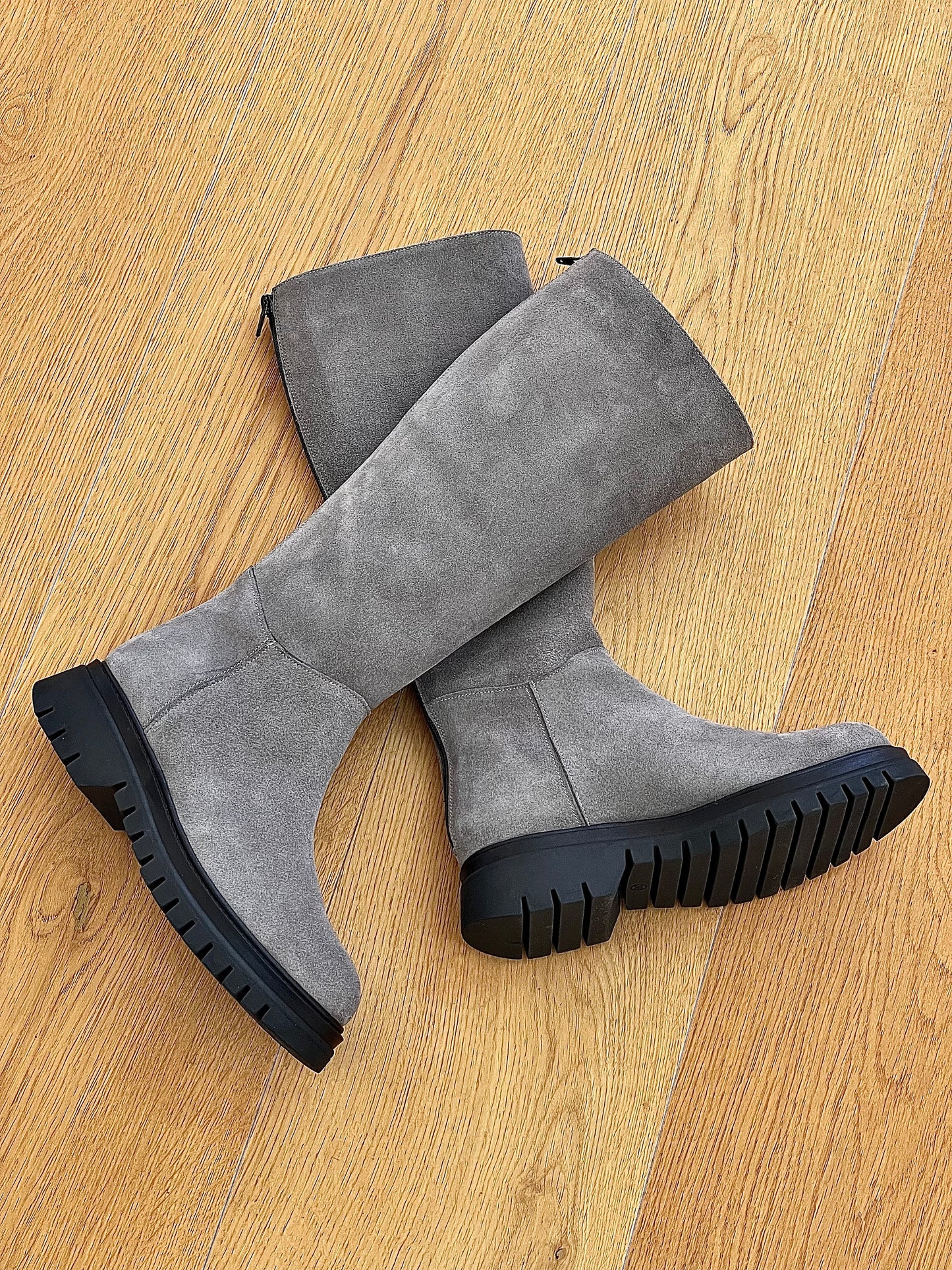 GRAY SUEDE SELVA