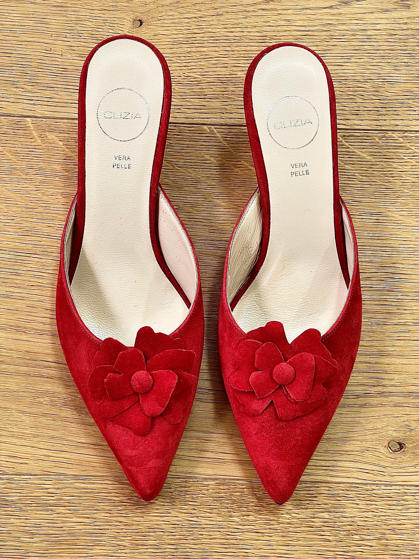 VINCA RED SUEDE