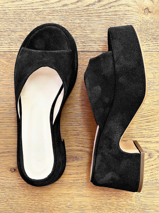 BLACK SUEDE JACKIE