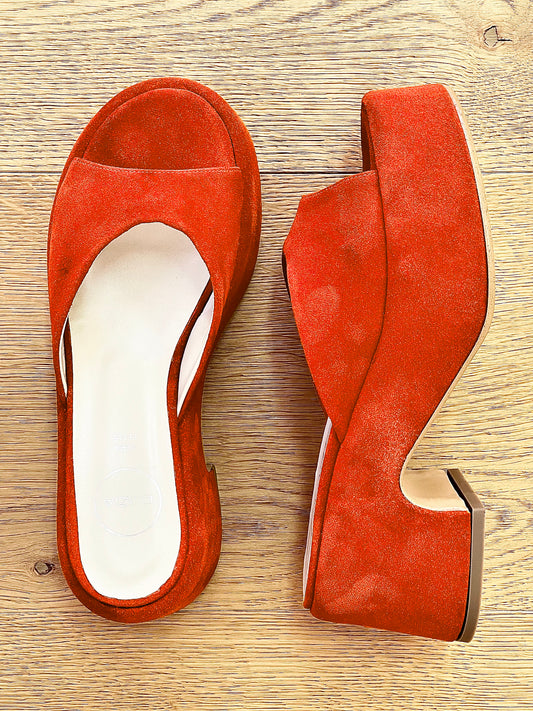 ORANGE SUEDE JACKIE