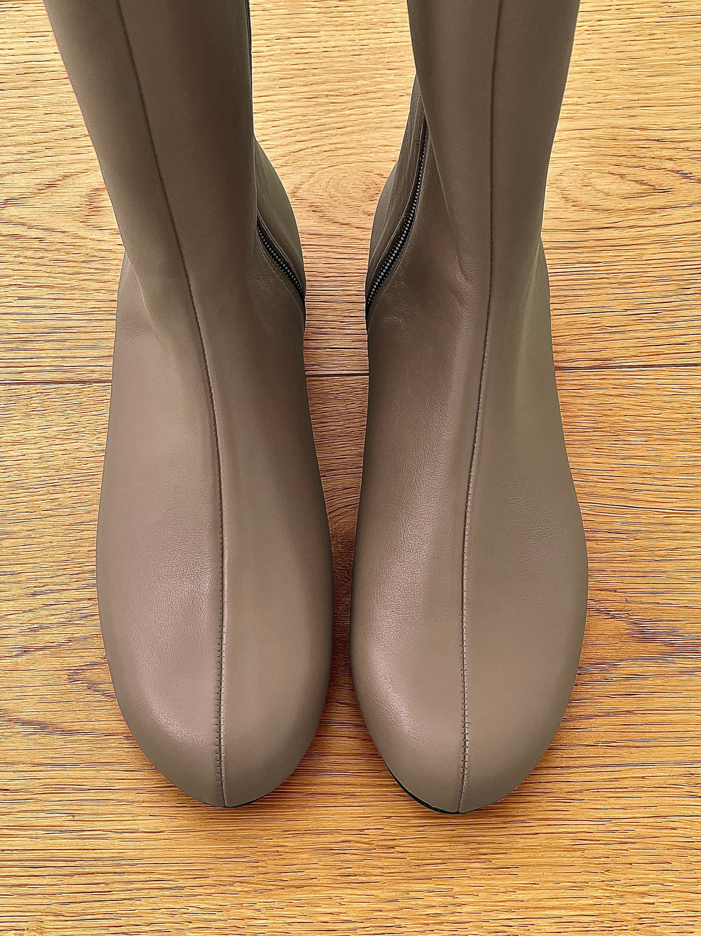 JONAS TAUPE LEATHER