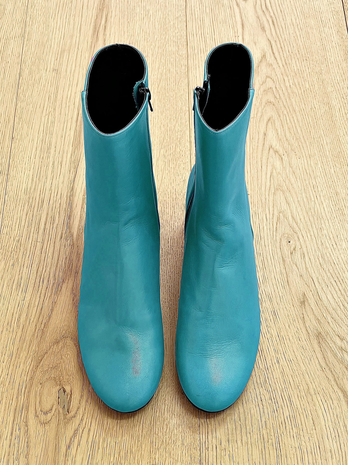 MAXIM LIGHT BLUE LEATHER