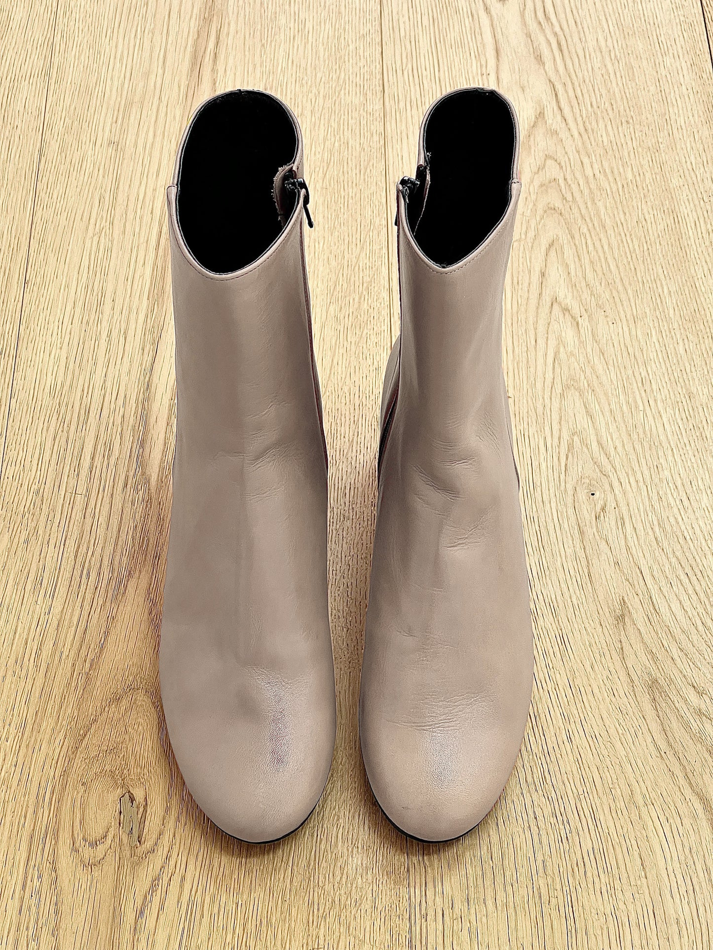MAXIM BEIGE LEATHER