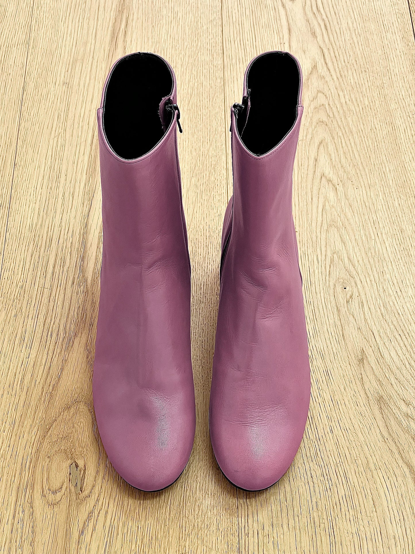 MAXIM LILAC LEATHER
