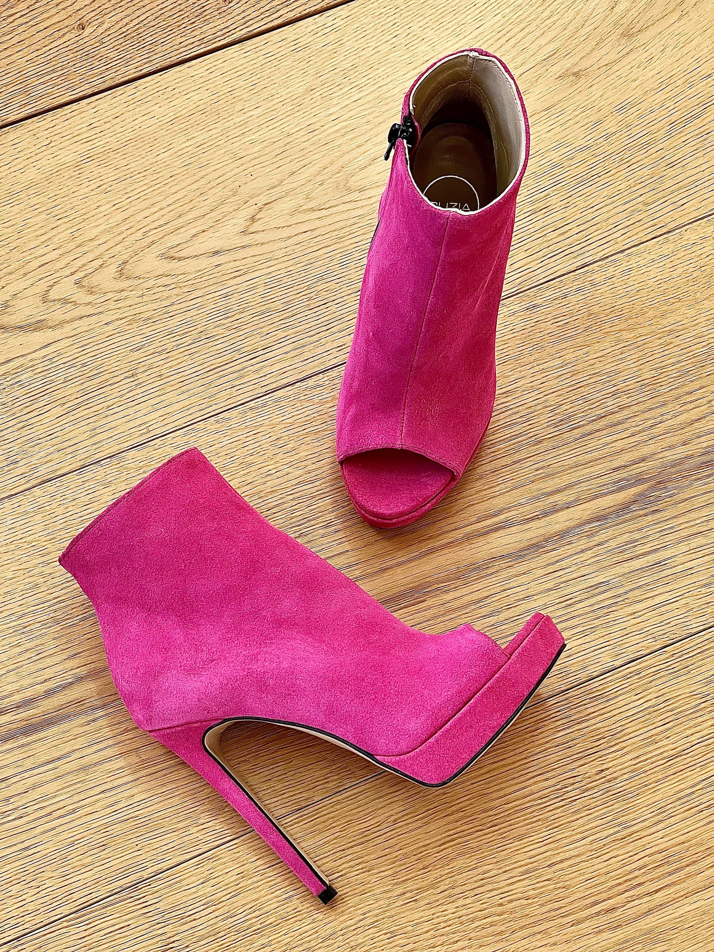 FUCHSIA SUEDE LONDON