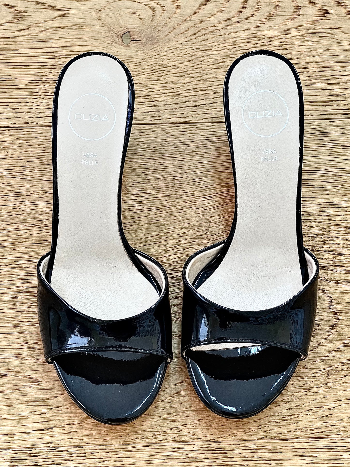 YUDI BLACK PATENT LEATHER