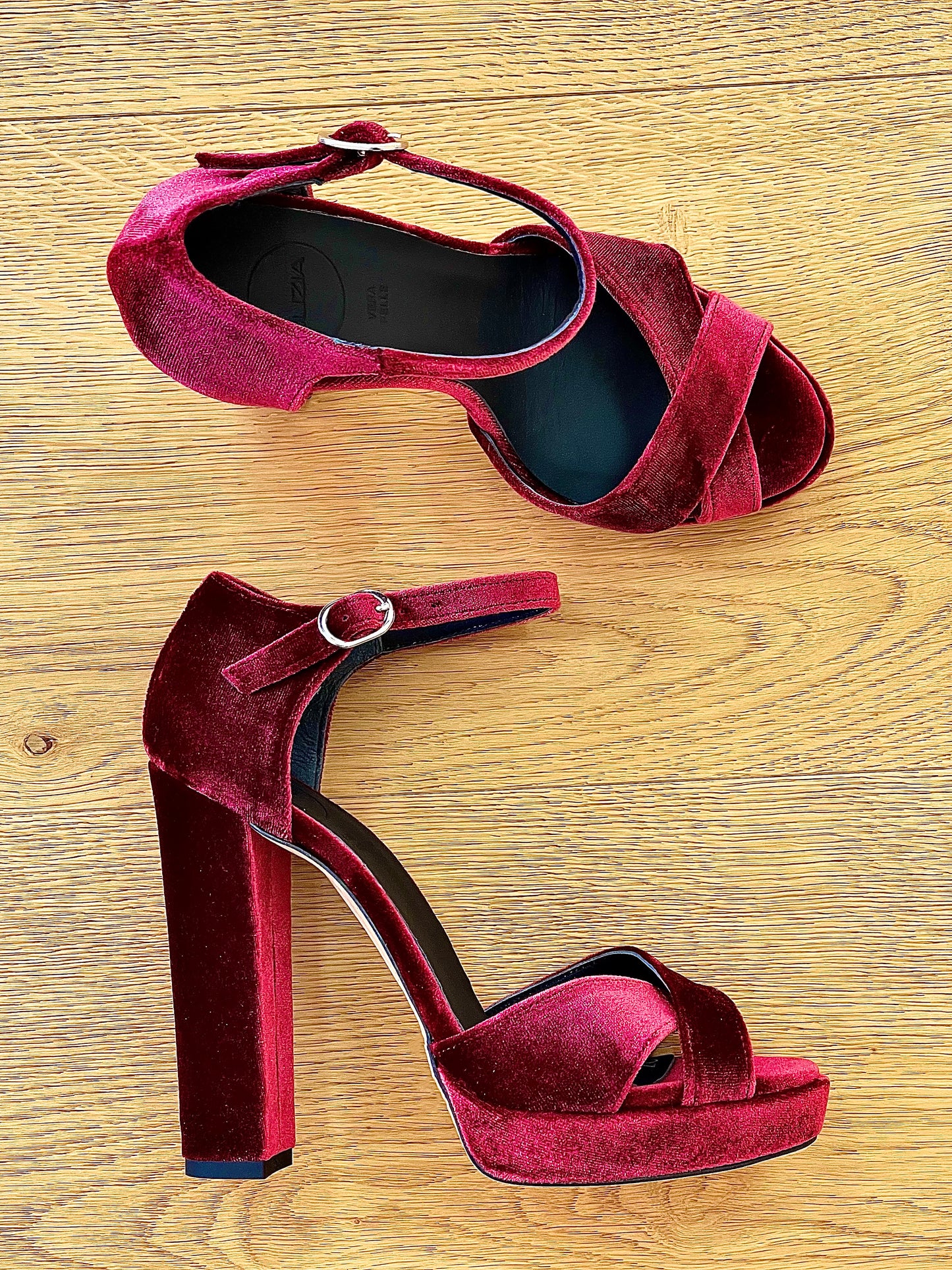 BURGUNDY VELVET BRAIS