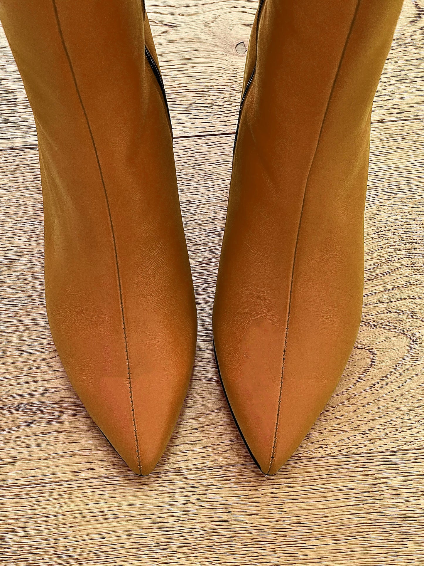 MARK LEATHER LEATHER