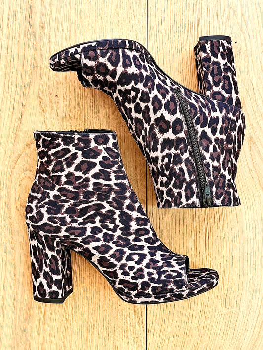 SPOTTED AMAZONIA