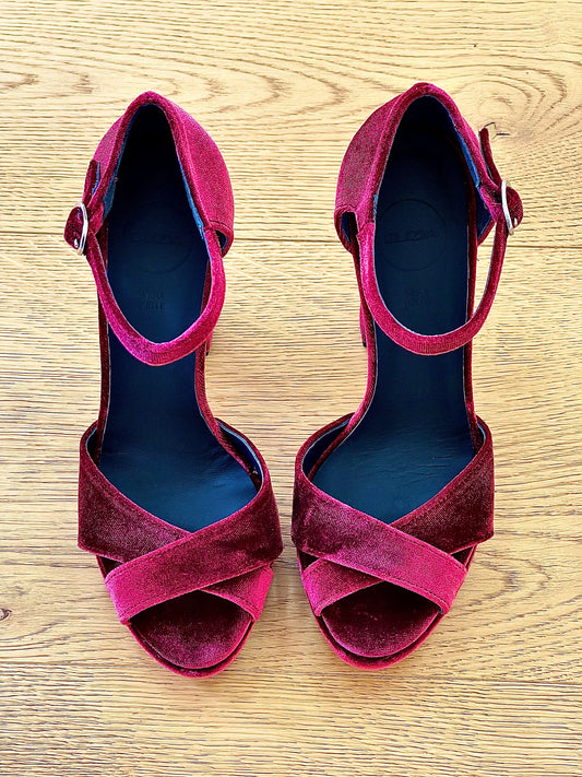 BURGUNDY VELVET BRAIS