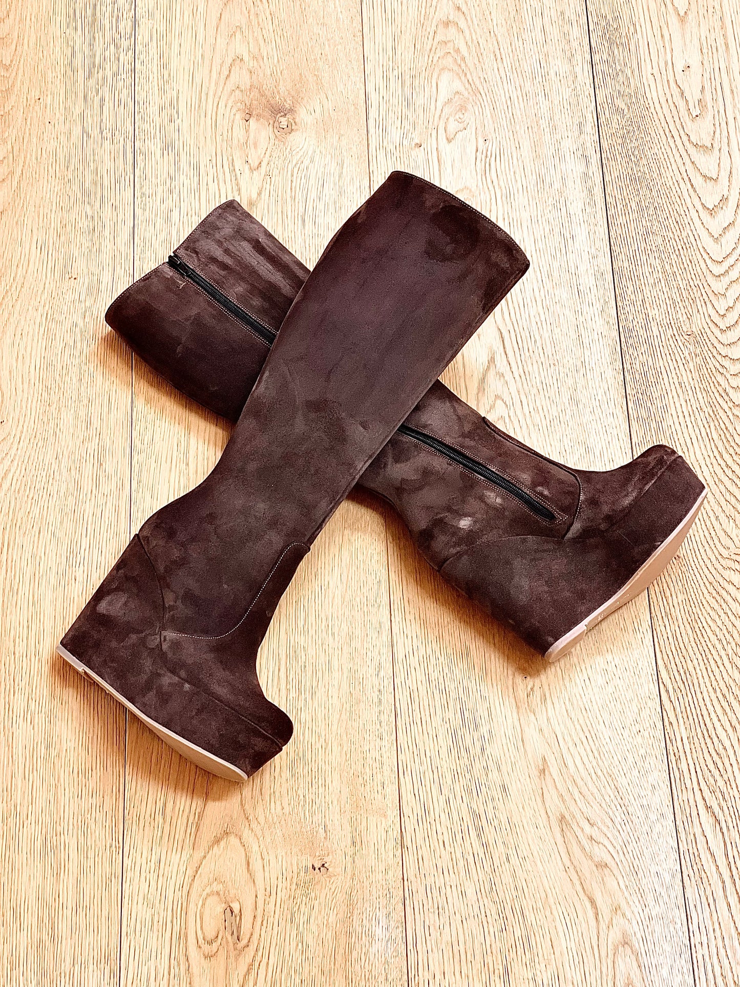 SAM BROWN SUEDE