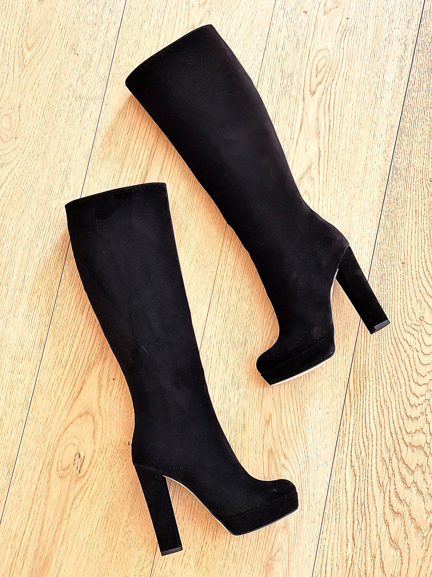 SAVANNAH BLACK SUEDE