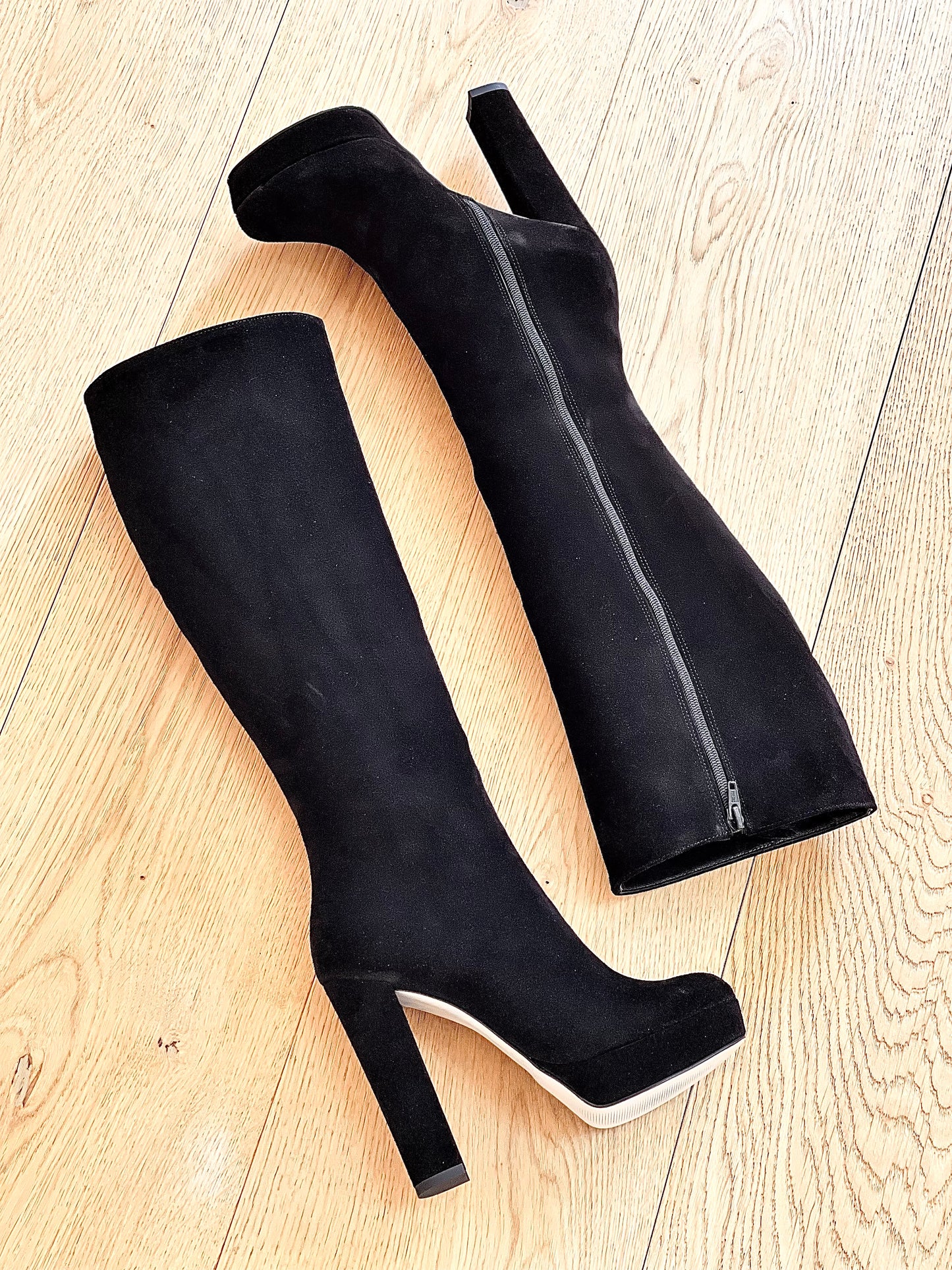 SAVANNAH BLACK SUEDE