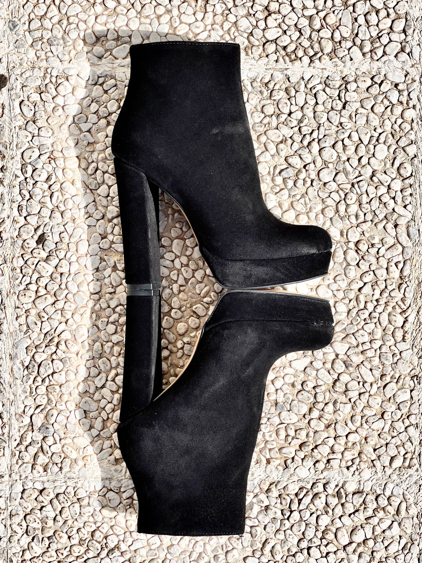 BLACK SUEDE BOB