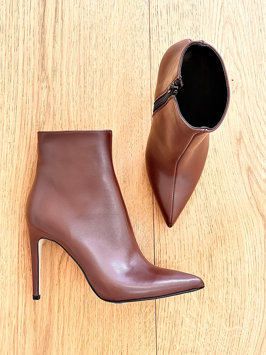 BORN BROWN LEATHER