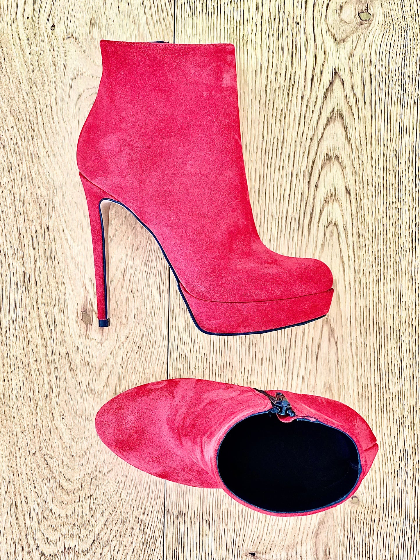 RED SUEDE LOREN