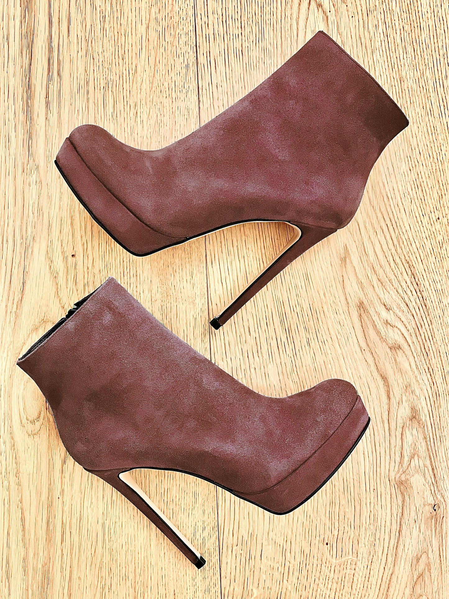LOREN BROWN SUEDE