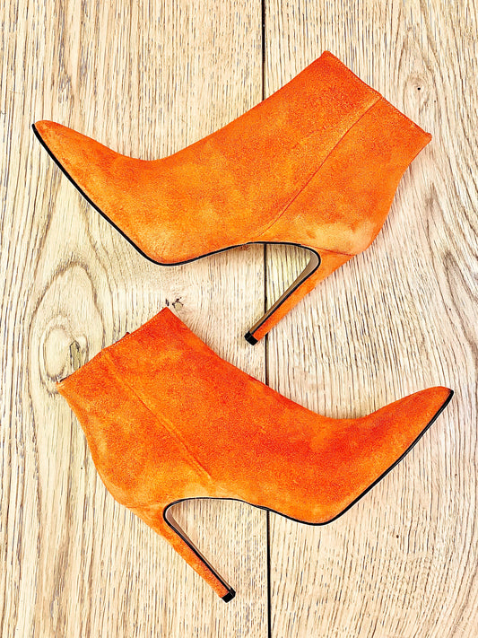 ORANGE SUEDE TITA