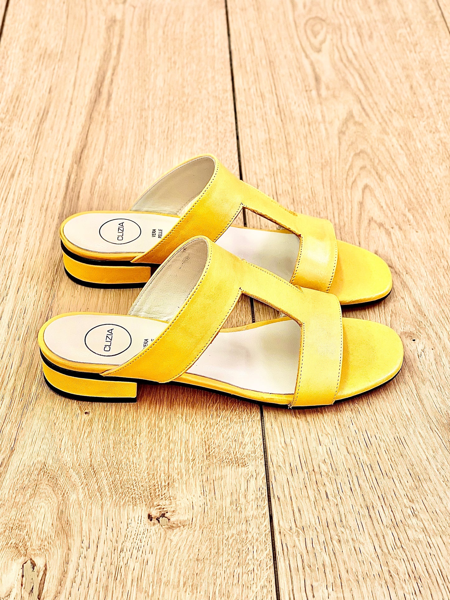 LARA YELLOW
