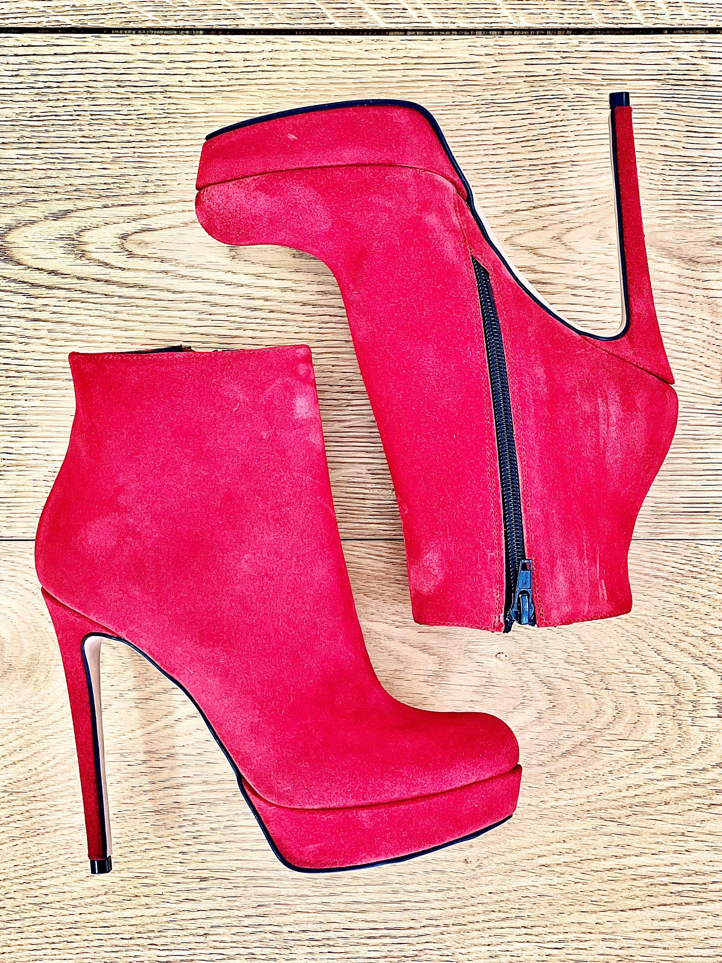 RED SUEDE LOREN