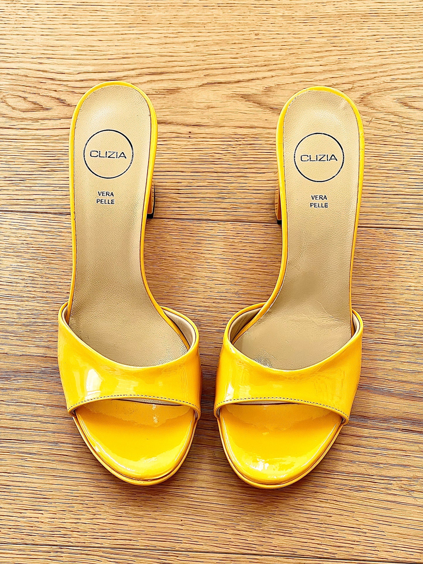 RAQUEL YELLOW PAINT