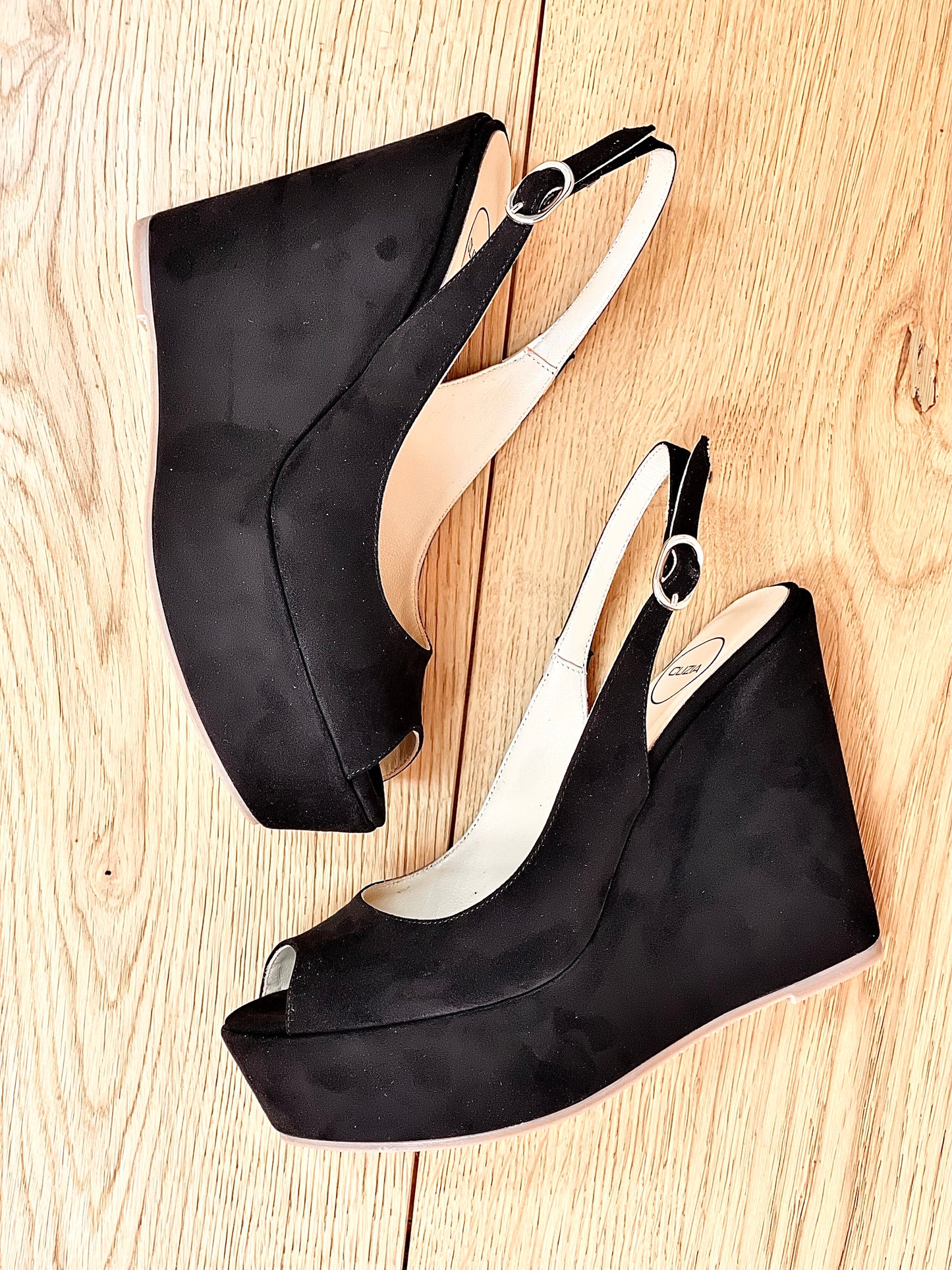 BLACK SUEDE CARACAS