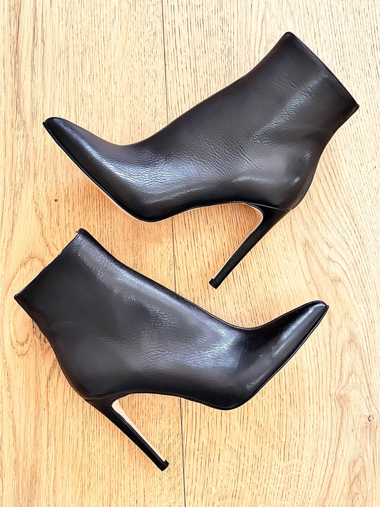 BORN BLACK LEATHER