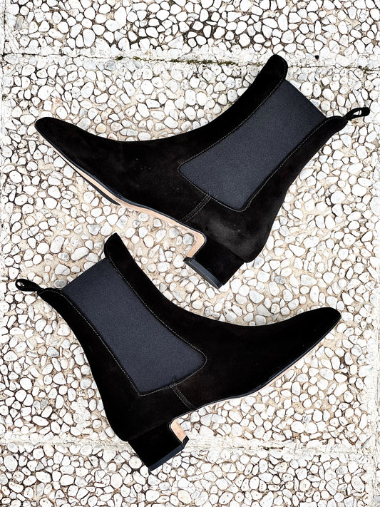 URBAN BLACK SUEDE