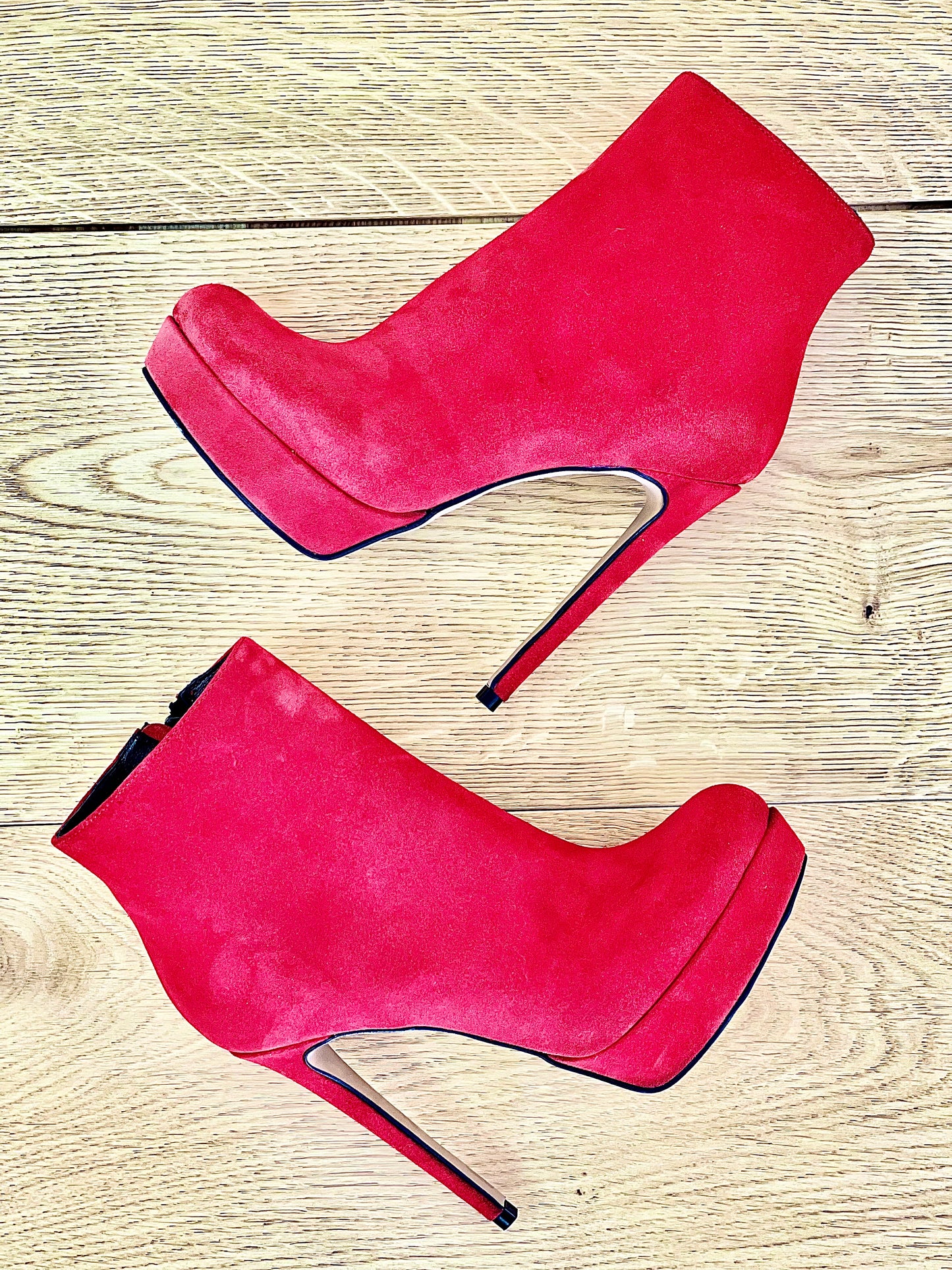 RED SUEDE LOREN