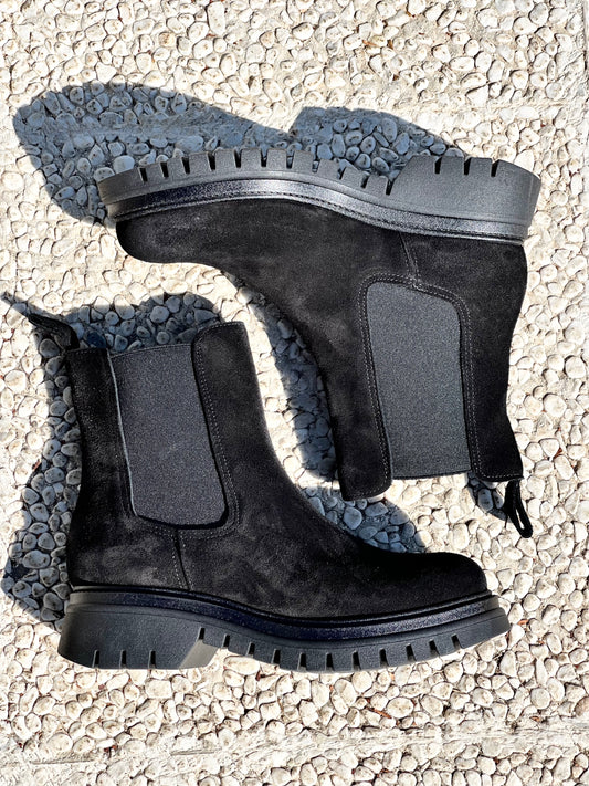 BLACK SUEDE KAREN