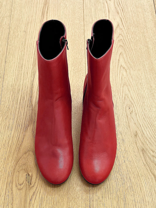 MAXIM RED LEATHER