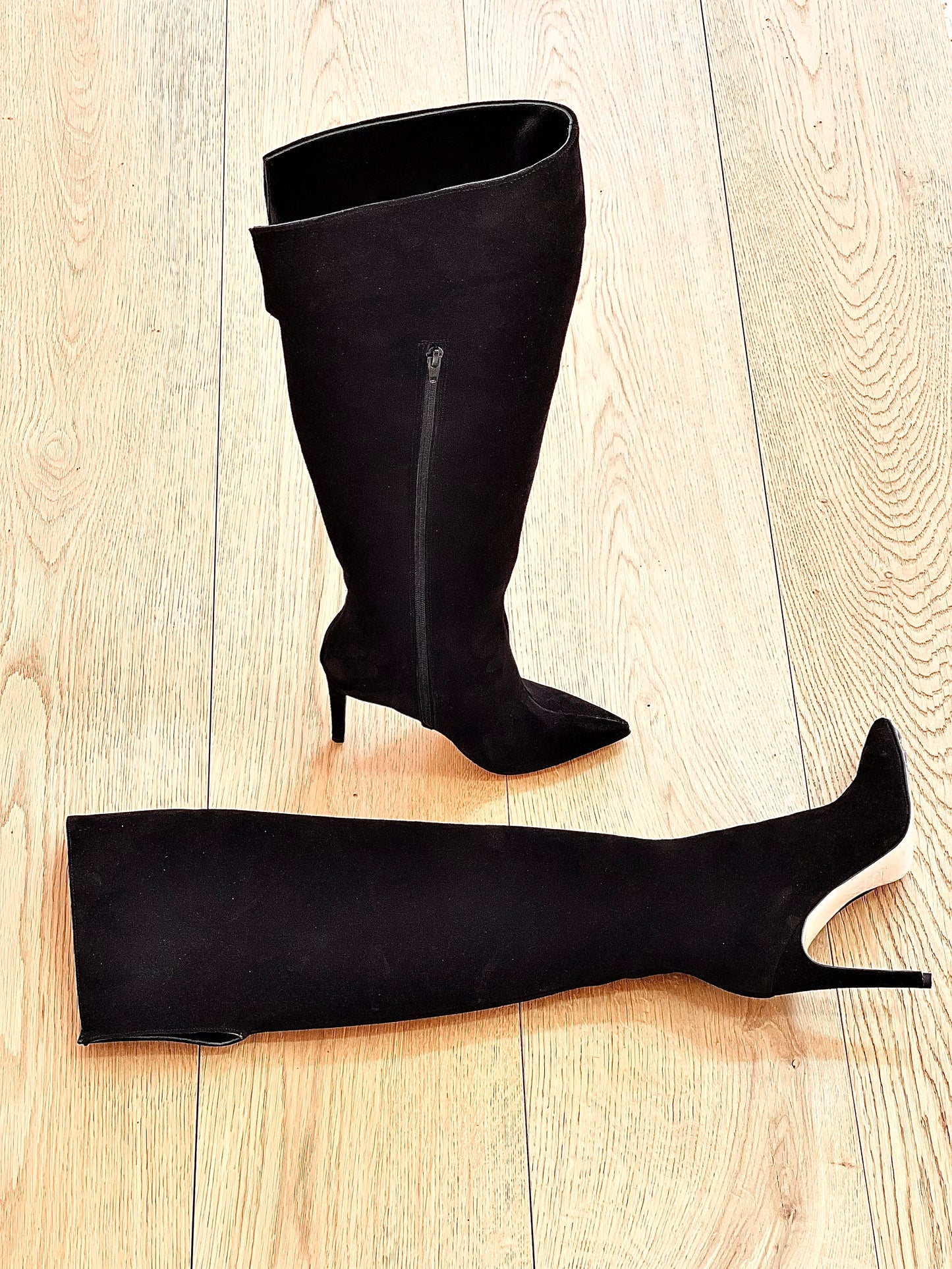 RONNY BLACK SUEDE