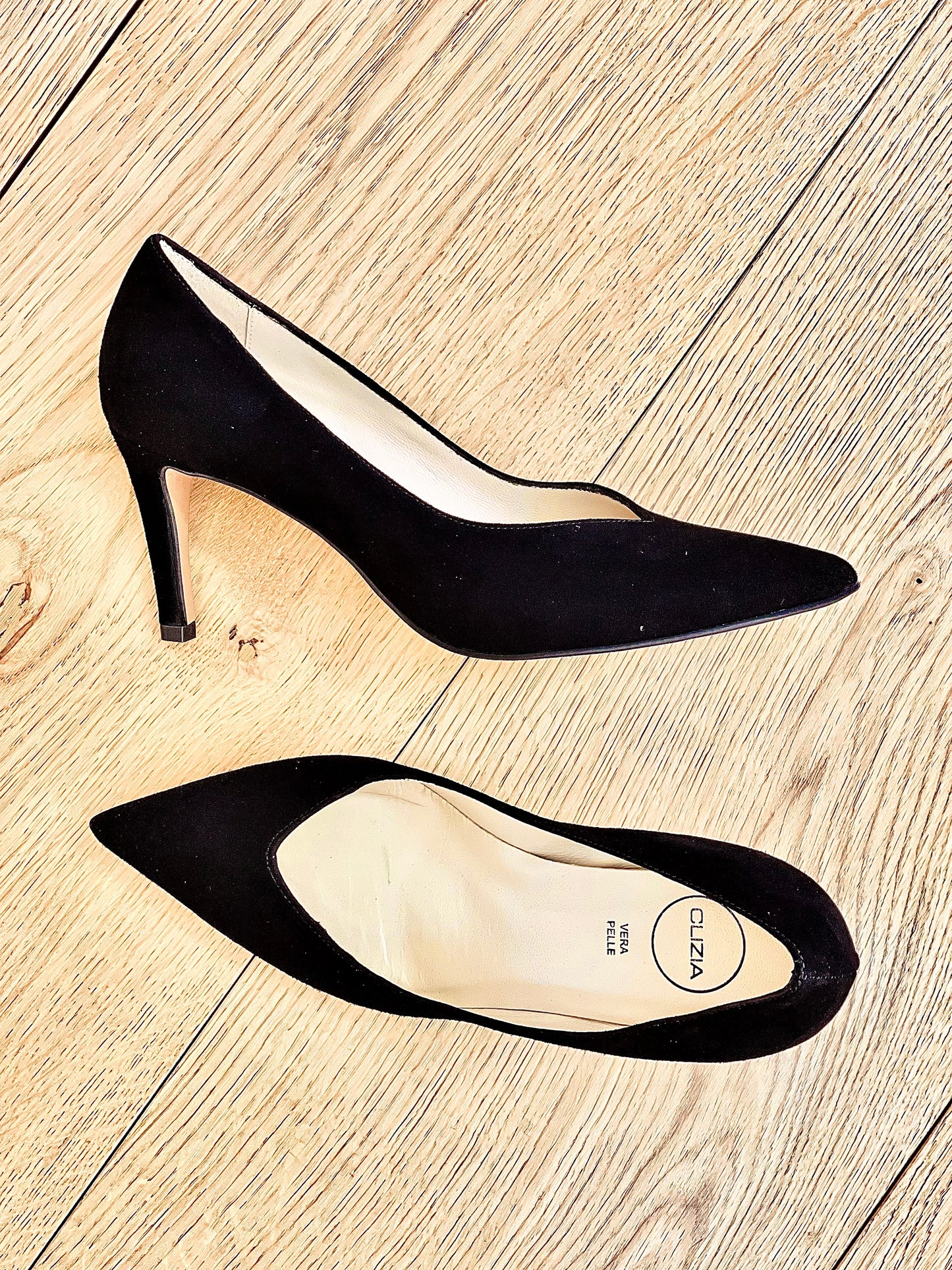 ASHLEY BLACK SUEDE