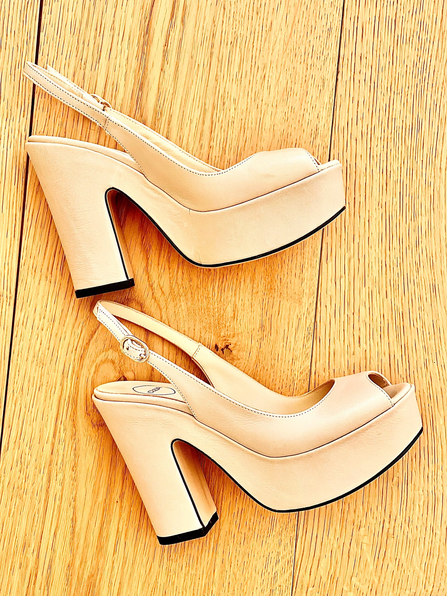 HELLEN BEIGE LEATHER