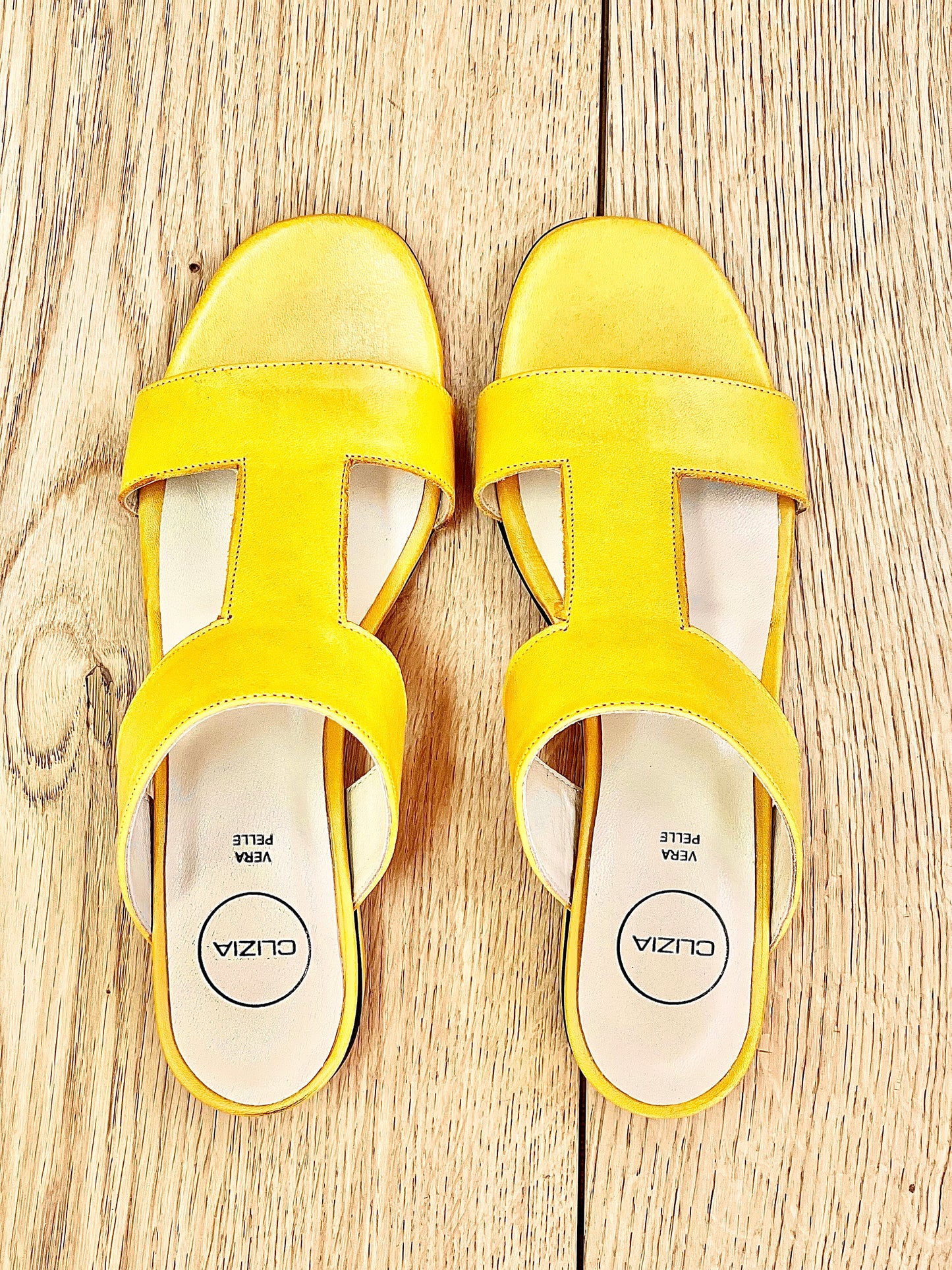 LARA YELLOW