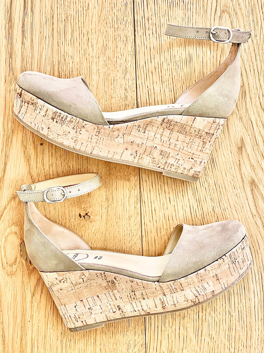 BEIGE SUEDE MANILA
