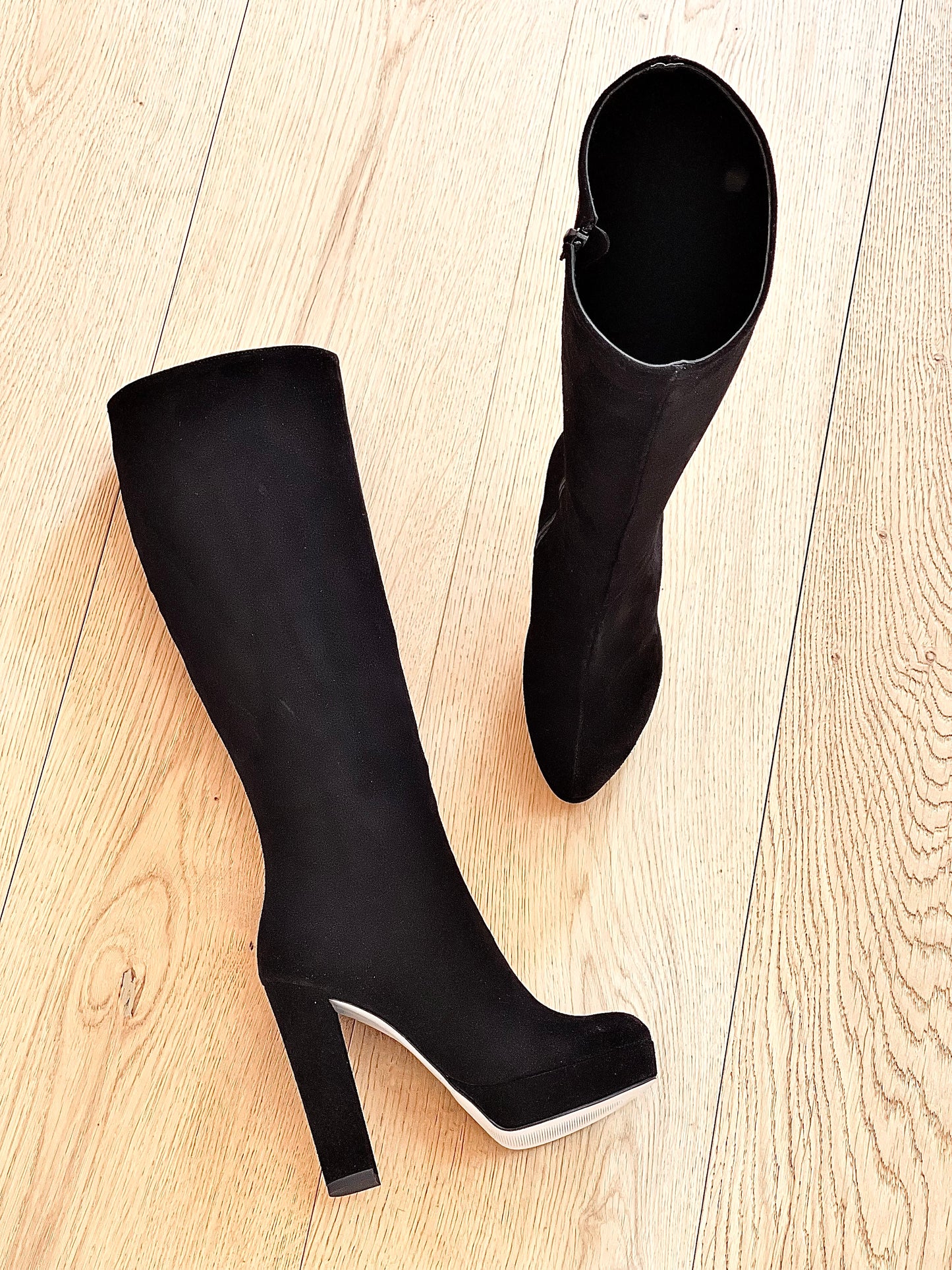 SAVANNAH BLACK SUEDE