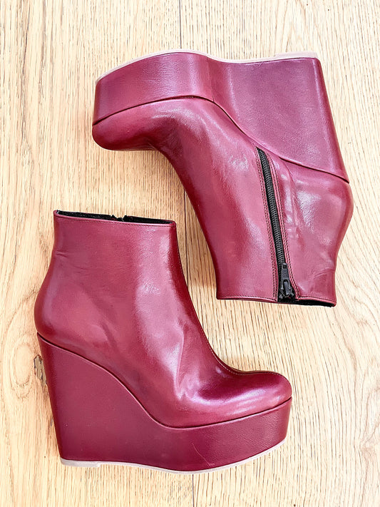 BURGUNDY LEATHER BOOT