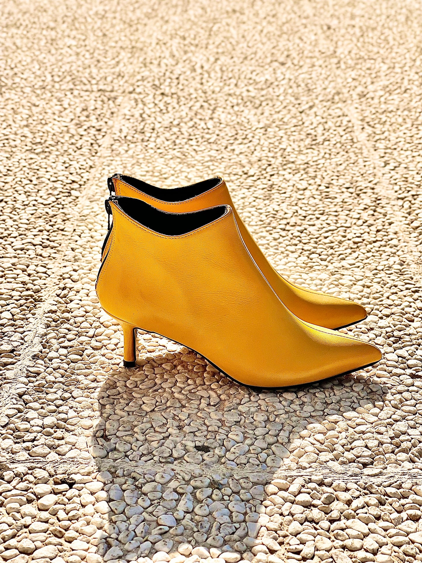 YELLOW GHITA