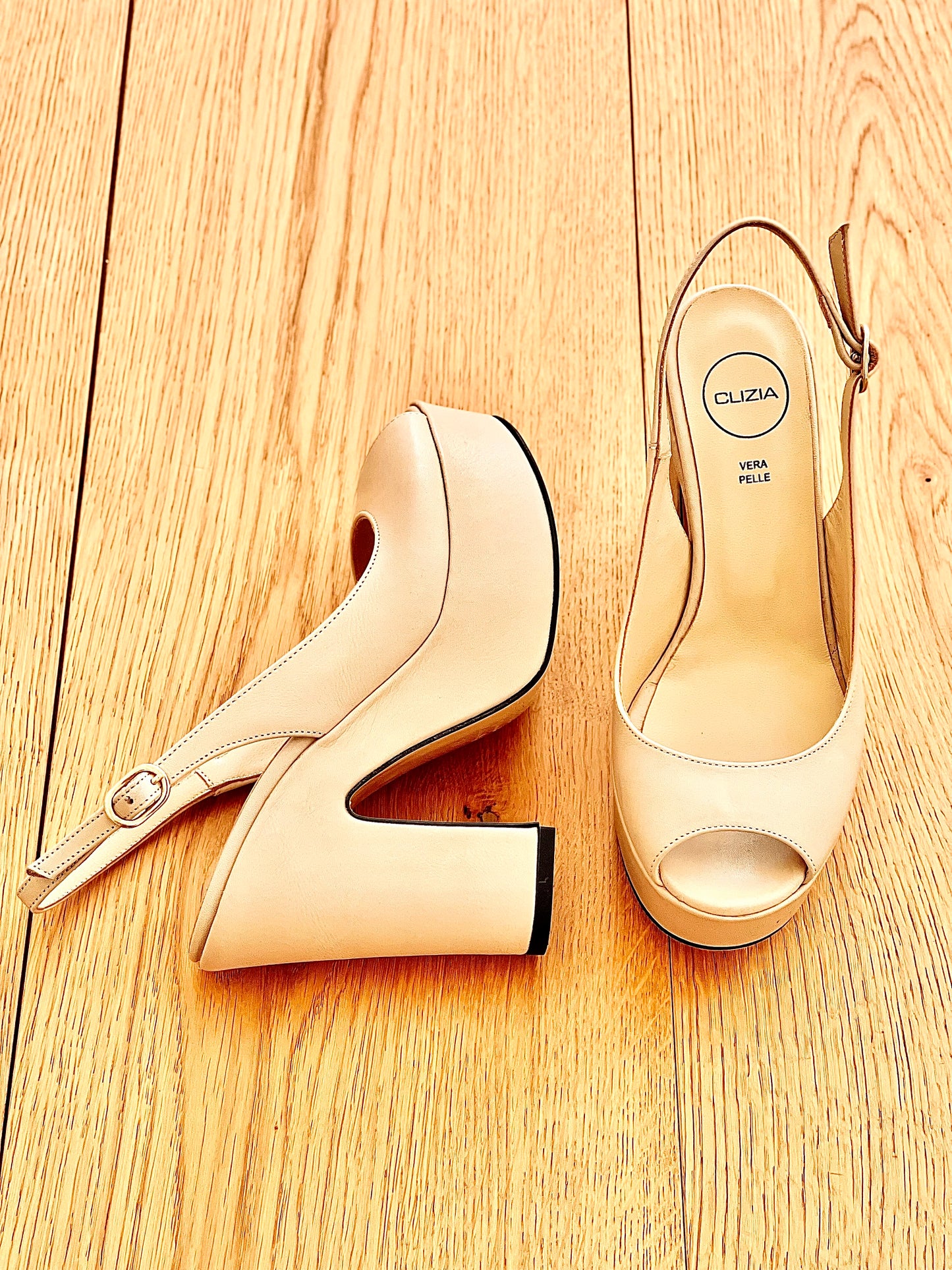 HELLEN BEIGE LEATHER