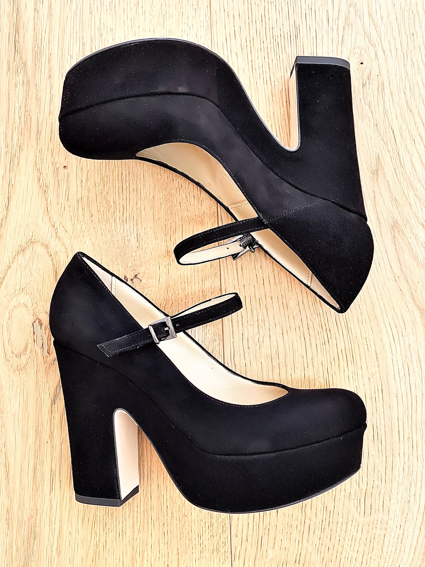 FINLEY BLACK SUEDE